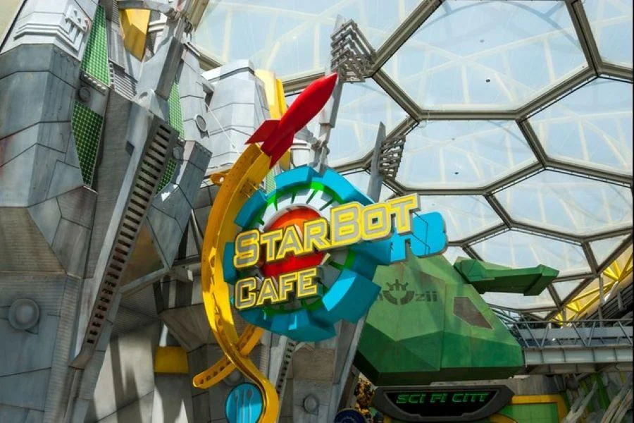 Star Bot Cafe tại khu Sci Fi City