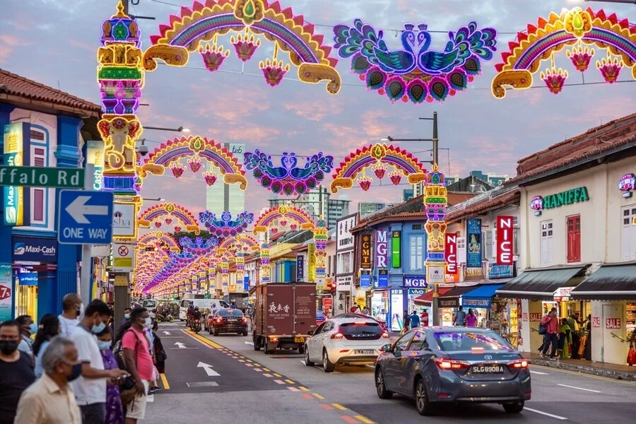 Ngoài Bugis Street nói riêng thì khu vực Little India cũng có rất nhiều địa điểm mua sắm của người Ấn Độ
