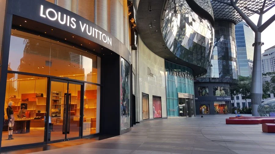 Orchard Road luôn nhộn nhịp bởi các tín đồ yêu thích mua sắm