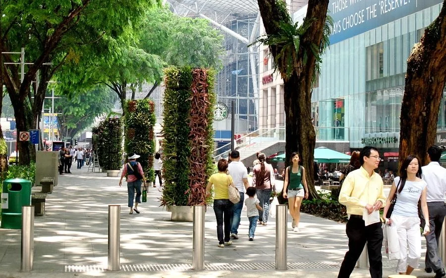 Orchard Road luôn nhộn nhịp bởi các tín đồ yêu thích mua sắm