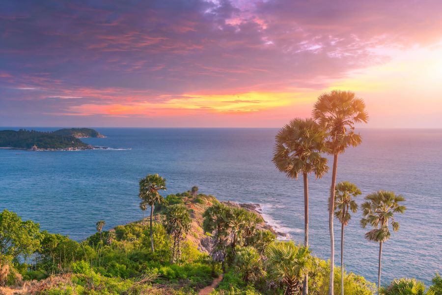 Chiêm ngưỡng khung cảnh tuyệt đẹp tại Phuket vào một chiều hoàng hôn đầy lãng mạn