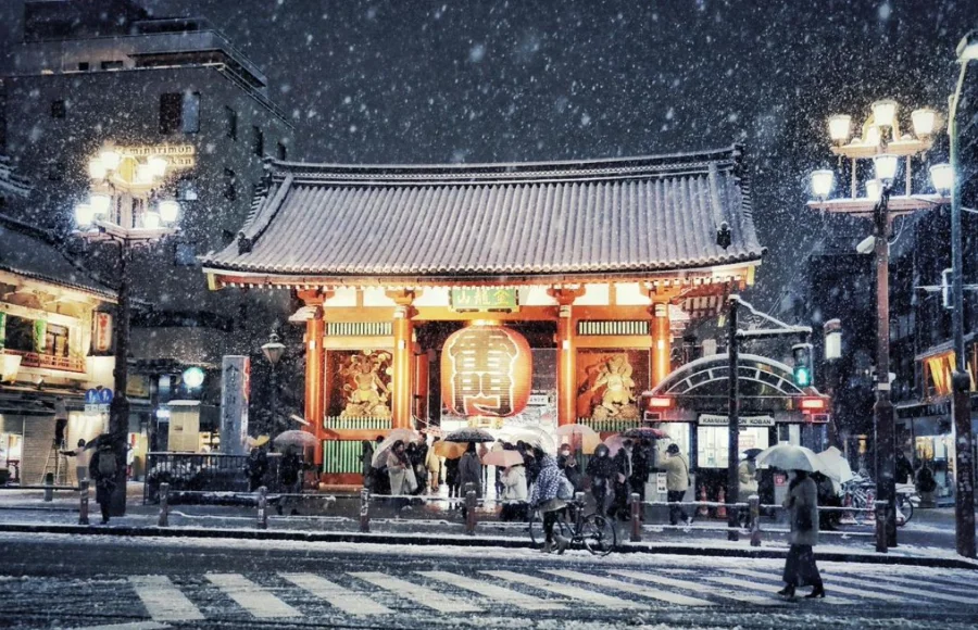 Thành phố Tokyo  được khoác lên mình một tấm áo trắng tinh khôi khi mùa đông đến
