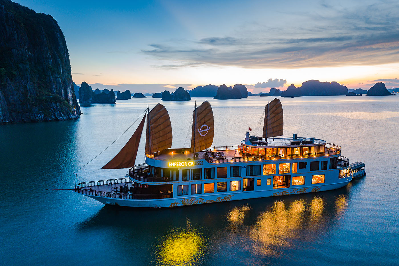 Du thuyền EMPEROR Halong Cruise 5 sao – QMG - Ngao du thế giới
