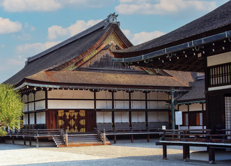 Tọa lạc tại cố đô Kyoto, Cung điện Hoàng gia Kyoto sừng sững như một biểu tượng uy nghi