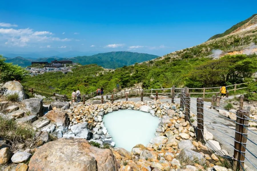 Dừng chân tại Owakudani, du khách sẽ có cơ hội chiêm ngưỡng cảnh sắc thiên nhiên tuyệt mỹ của thung lũng