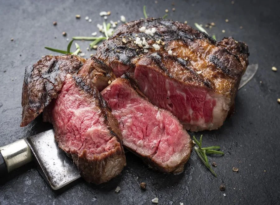 Wagyu là loại thịt bò cao cấp của Nhật Bản, nổi tiếng bởi độ mềm mại, béo ngậy và hương vị thơm ngon đặc biệt