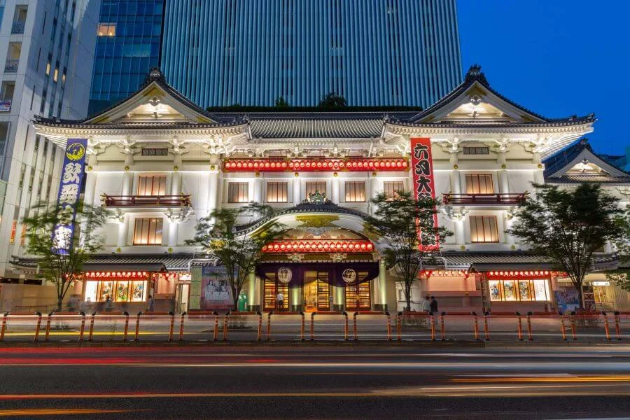 Nhà hát Kabukiza, tọa lạc tại trung tâm Ginza, là một biểu tượng của nghệ thuật truyền thống