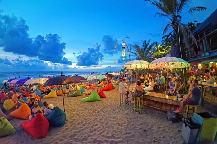 Bãi biển Kuta - một trong những bãi biển đẹp nhất tại Bali và cả Indonesia