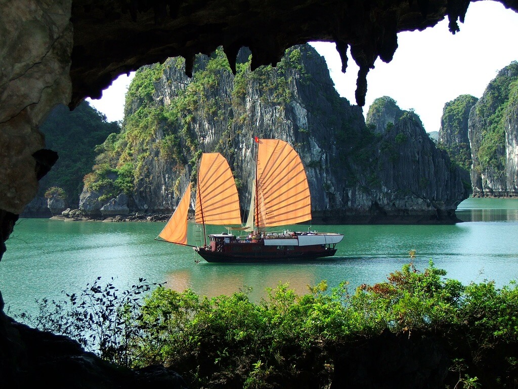 Hang Trống - Hang Trinh Nữ - Hạ Long