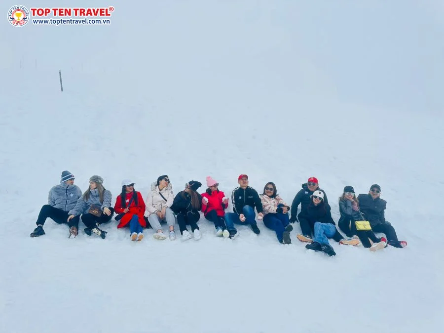 Đoàn khách Top ten Travel tham quan và khám phá Châu Âu