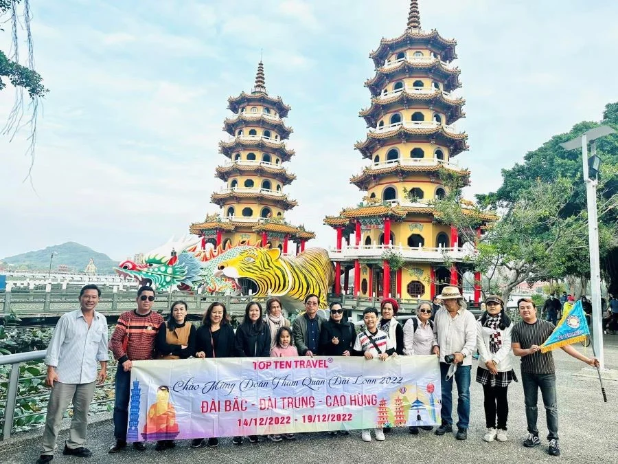 Đoàn khách tham gia tour du lịch Đài Loan cùng Top Ten Travel