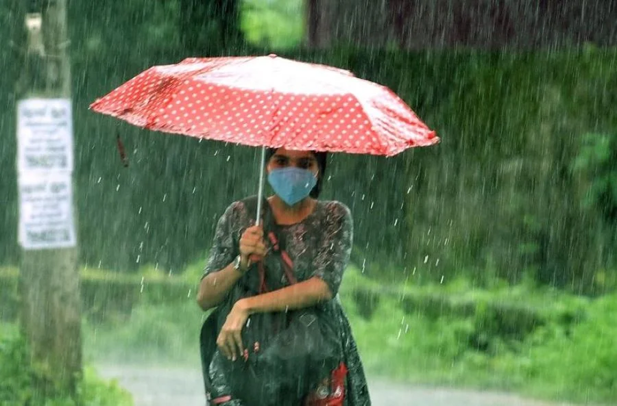 Mùa mưa kéo dài khiến hành trình khám phá nước Ấn của du khách gặp nhiều khó khăn