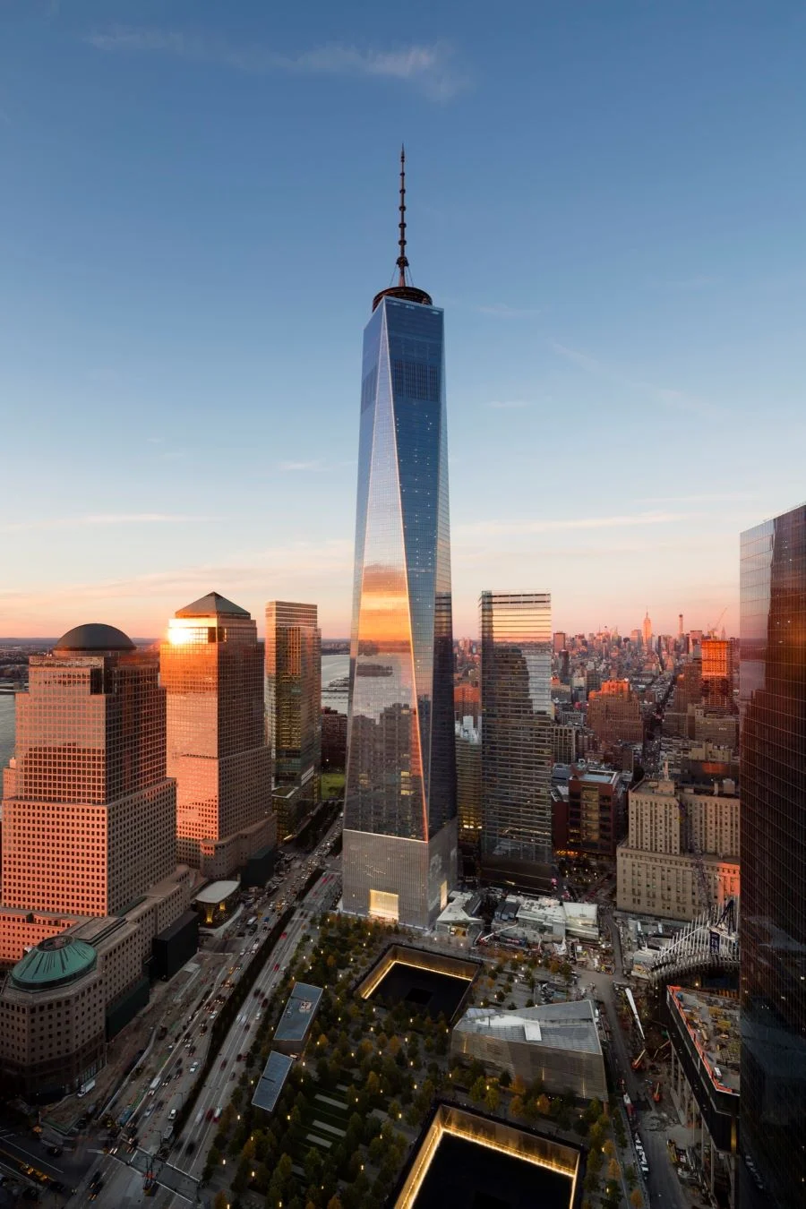 Tọa lạc tại khu Hạ Manhattan, thành phố New York, One World Trade Center là tòa nhà cao nhất ở Tây bán cầu