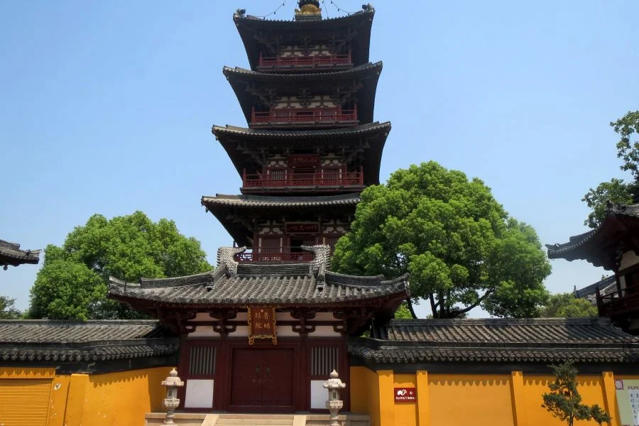 Hàn Sơn Tự là một trong những ngôi chùa cổ kính và nổi tiếng không nên bỏ lỡ trong chuyến du lịch Tô Châu