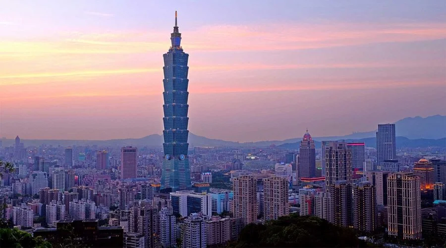 Tòa Tháp Taipei 101 nguy nga và tráng lệ nằm giữa thành phố Đài Bắc xa hoa