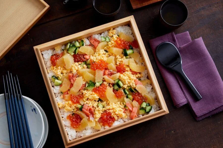 Chirashi Sushi là một món ăn phổ biến trong các dịp lễ hội ở Nhật Bản