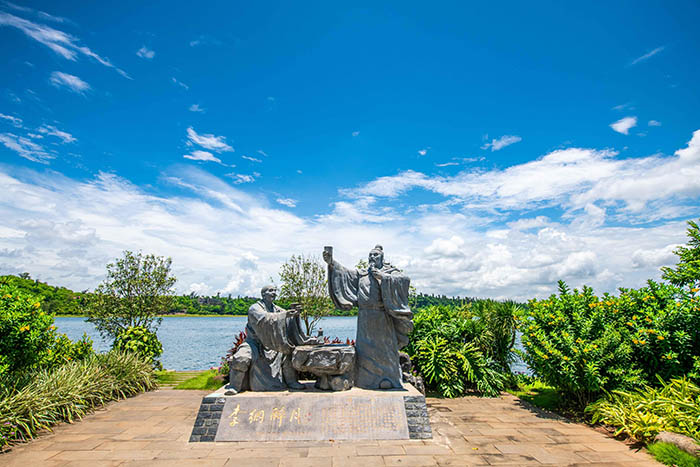 Hồ nước có "thủy quái" sinh sống đầy bí ẩn ở Trung Quốc Hồ nước có "thủy quái" sinh sống đầy bí ẩn ở Trung Quốc