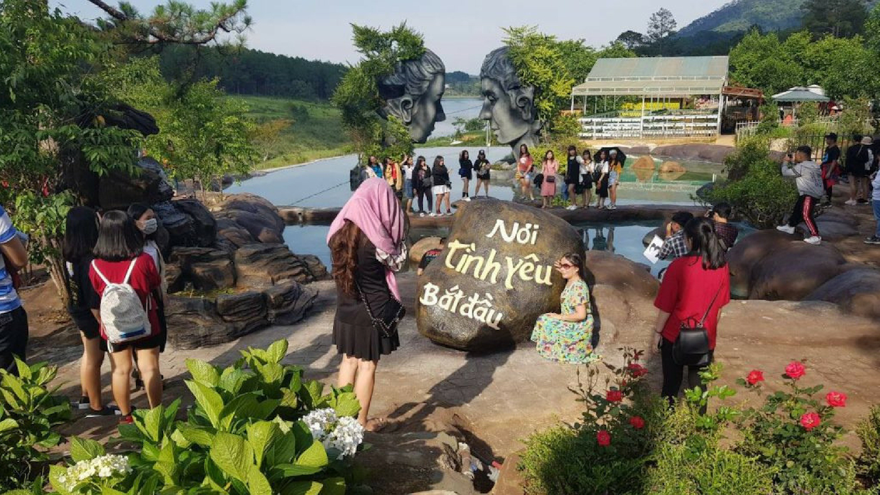 Hồ Vô Cực - Địa điểm check-in cho hội "sống ảo" ở Đà Lạt Hồ Vô Cực - Địa điểm check-in cho hội "sống ảo" ở Đà Lạt