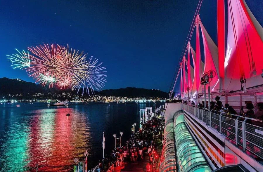 Nhắc đến những Lễ hội đặc sắc của Canada, không thể bỏ qua Lễ hội pháo hoa Vancouver