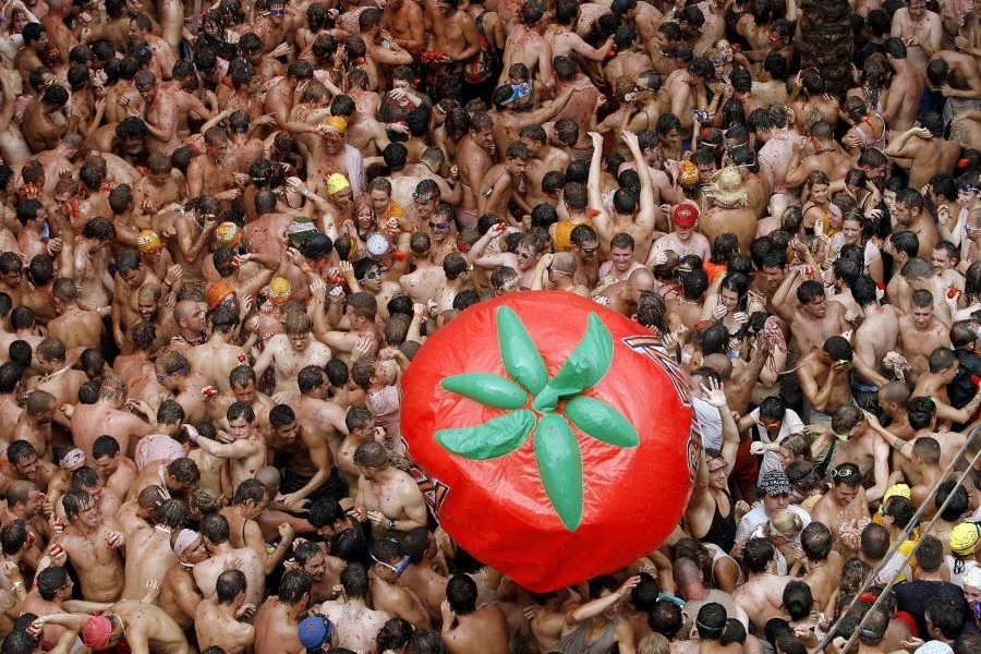 Lễ hội La Tomatina ở Tây Ban Nha - một trong những lễ hội mùa hè châu Âu nổi tiếng rất đáng để tham gia thử một lần trong đời