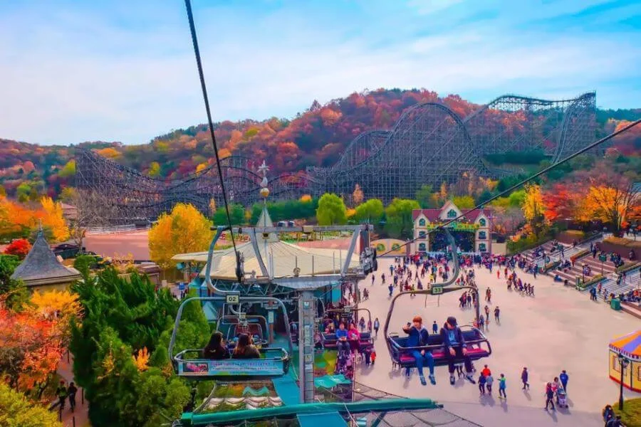 Lễ hội hoa Tulip Everland còn mang đến cho bạn cơ hội trải nghiệm vô số trò chơi giải trí hấp dẫn tại công viên
