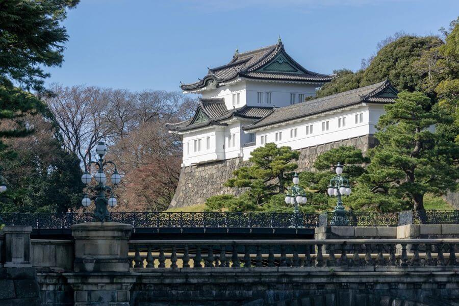Hoàng cung Tokyo không chỉ là một di sản kiến trúc độc đáo mà còn là một bảo tàng lưu giữ những giá trị văn hóa và lịch sử quý báu của Nhật Bản