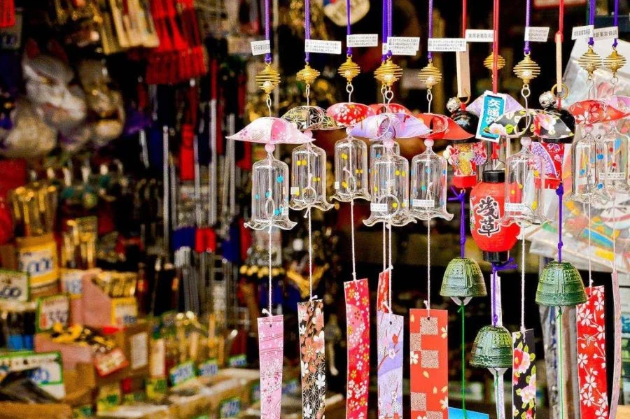 Hội An có rất nhiều cửa hàng bán quà lưu niệm với những món đồ thủ công tinh xảo