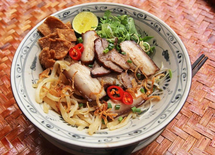 Cao Lầu là món ăn đặc sản nổi tiếng nhất ở Hội An mà du khách không thể bỏ qua