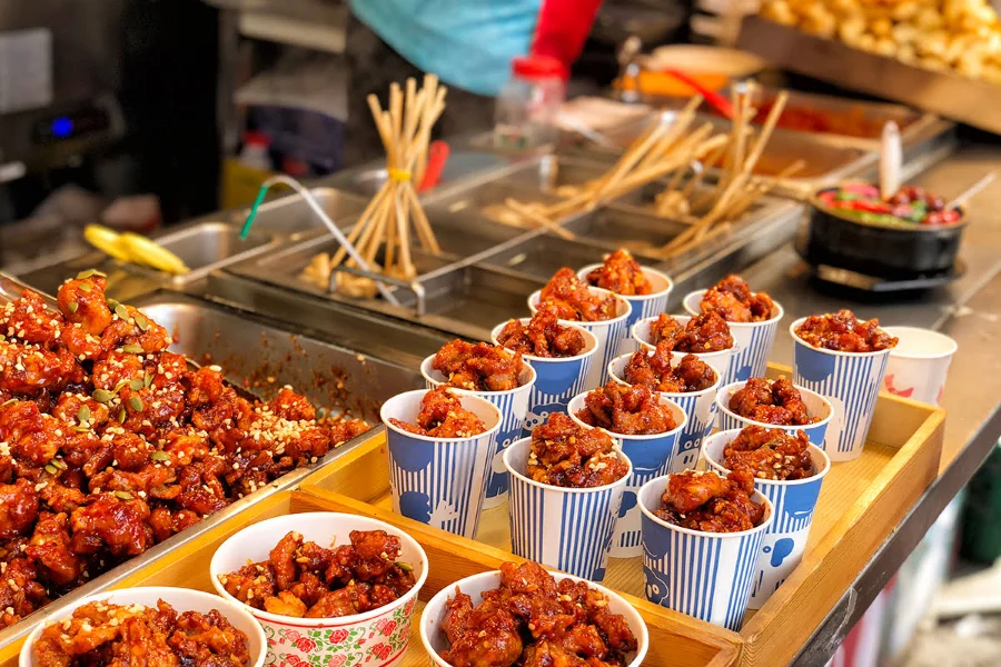 Itaewon còn là một thiên đường ẩm thực đa dạng và hấp dẫn