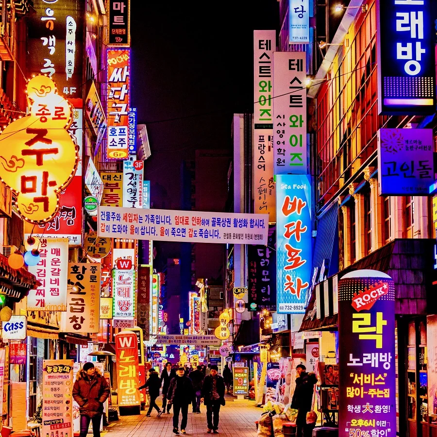 Itaewon là một trong những khu phố sầm uất nhất Seoul