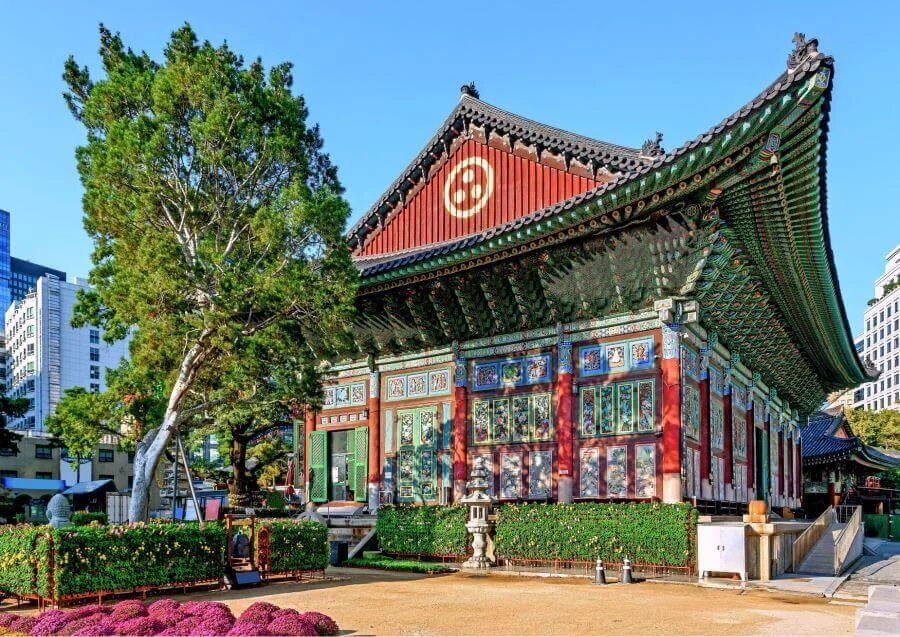Jogyesa là một ngôi chùa Phật giáo nổi tiếng nằm ngay tại trung tâm thủ đô Seoul