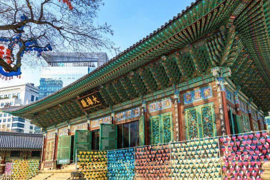 Jogyesa không chỉ là một ngôi chùa cổ kính với lịch sử lâu đời mà còn là một tác phẩm kiến trúc độc đáo tại Hàn