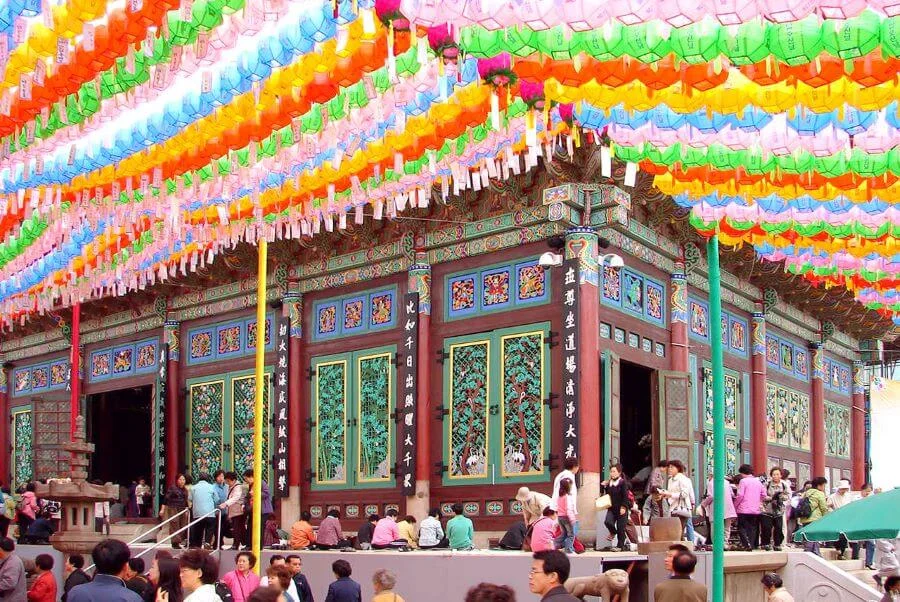 Jogyesa bỗng trở nên nhộn nhịp hơn với các buổi lễ Phật giáo quan trọng