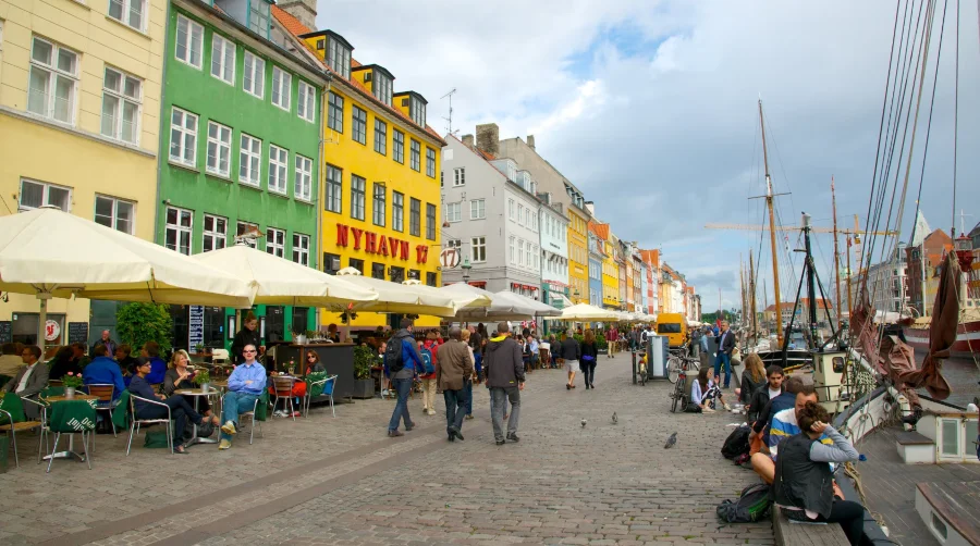 Vẻ đẹp cổ kính pha lẫn hiện đại chinh phục trái tim mọi du khách tại Nyhavn 