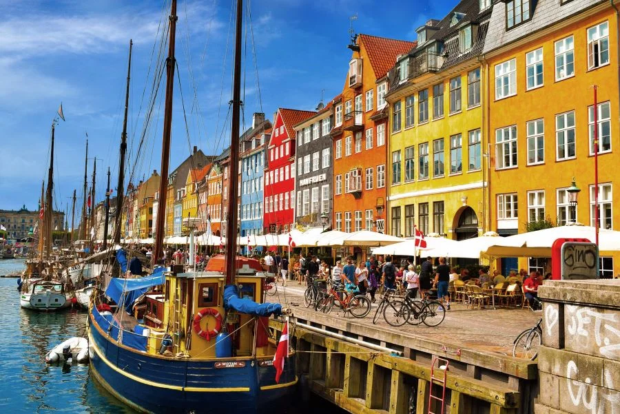 Nyhavn từng là một thương cảng sầm uất và tấp nập tàu thuyền