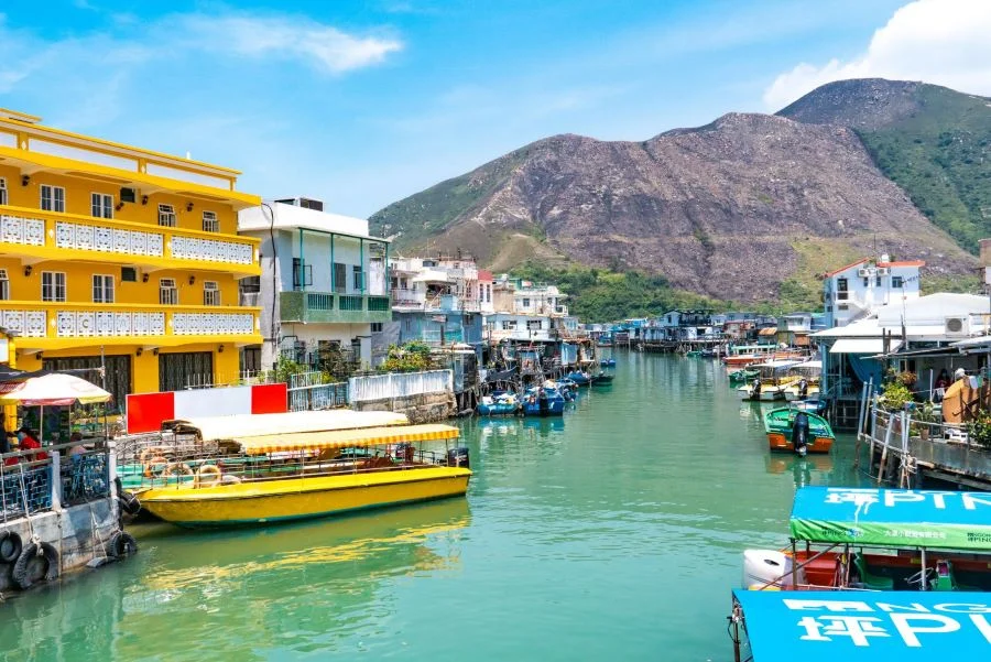 Làng chài cổ Tai O với những ngôi nhà sàn nổi trên mặt nước