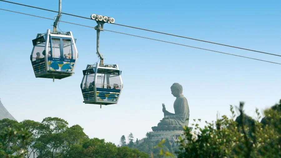 Du khách có thể trải nghiệm cáp treo để ngắm toàn cảnh thiên nhiên tươi đẹp