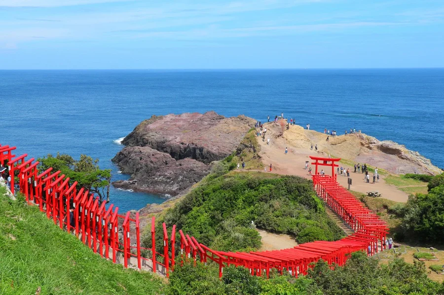Cổng Torii tại đền Motonosumi - Một trong những chiếc cổng nổi tiếng tại đất nước mặt trời mọc