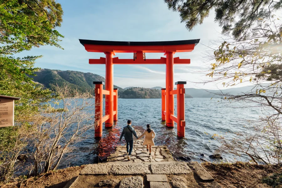 Heiwa no Torii là một trong những điểm đến thu hút du khách bậc nhất khi du lịch Nhật Bản