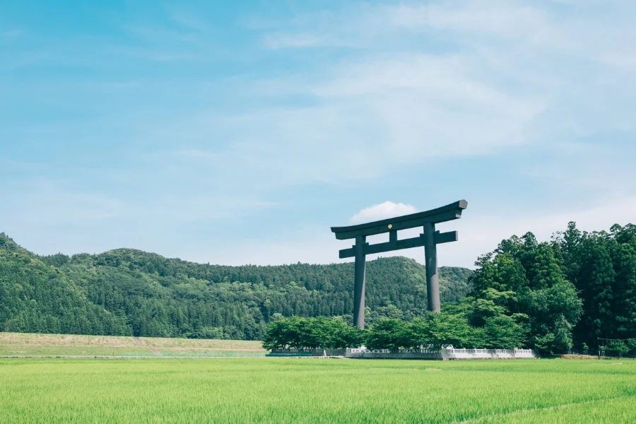 Điều đặc biệt của Oyunohara Torii chính là kích thước khổng lồ và vị trí độc đáo của nó