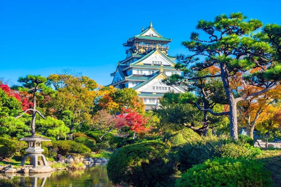 Lâu đài Osaka hay thành Osaka là biểu tượng của thành phố Osaka với giá trị lịch sử cao