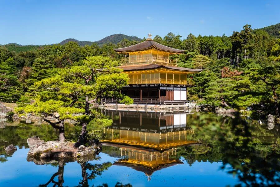 Chùa Suguksa là điểm đến thu hút đông đảo người dân địa phương lẫn các tín đồ du lịch Hàn Quốc đến chiêm bái và tìm kiếm sự bình yên
