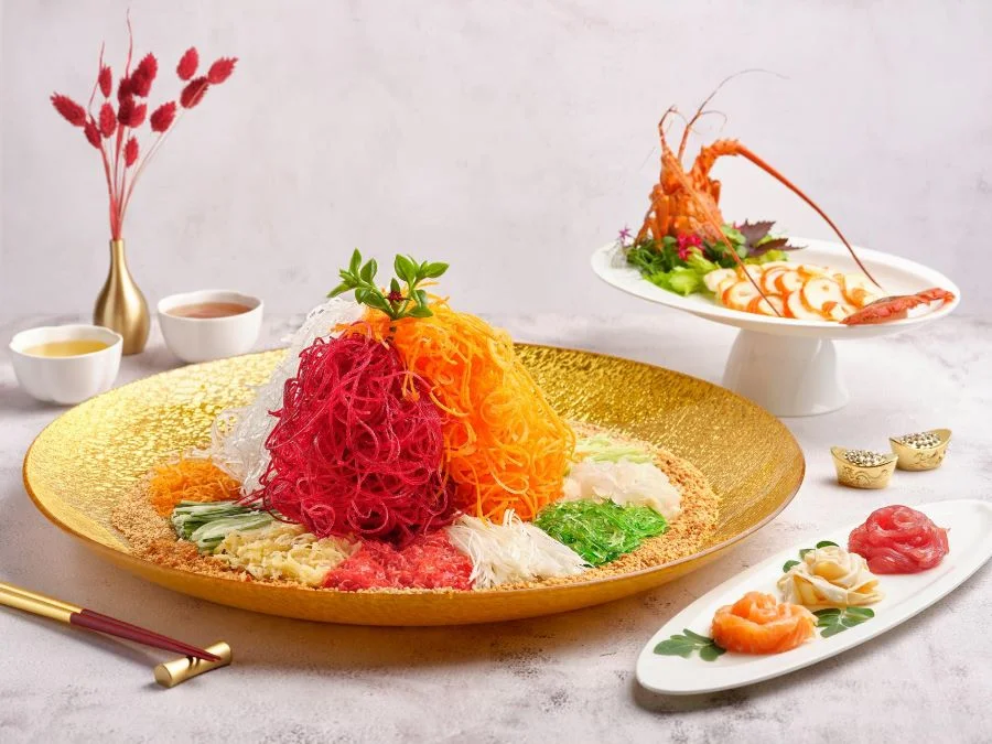 Mỗi nguyên liệu trong món gỏi Yusheng đều tượng trưng cho một ý nghĩa tốt lành riêng