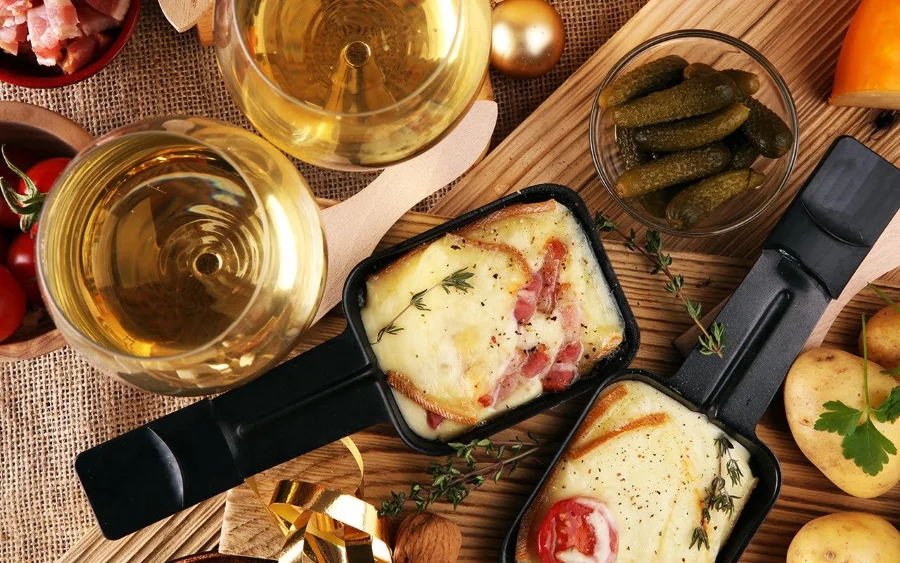 Raclette không chỉ là món ăn ngon mà còn là biểu tượng của người dân Thụy Sĩ