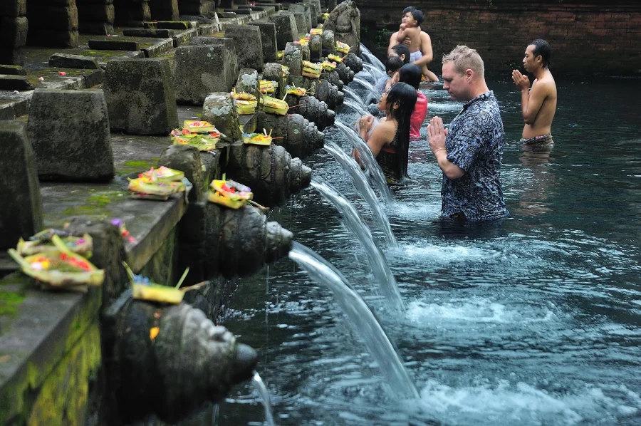 Đền Pura Tirta Empul - nơi giúp mọi người thanh lọc cả cơ thể lẫn tinh thần và tâm hồn