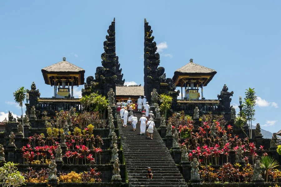 Đền Pura Besakih - một trong những ngôi đền lâu đời và linh thiêng nhất tại đảo Bali