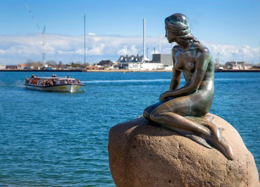Tham quan nàng tiên cá tại cảng Copenhagen tại Đan Mạch