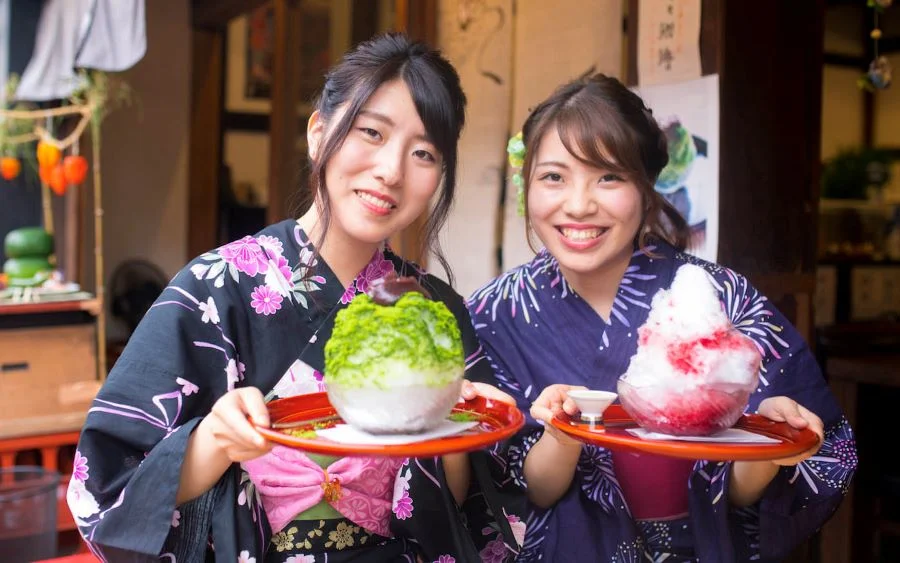 Đá bào siro - Kakigori thơm ngon mát lạnh là món ngon được hầu hết người Nhật yêu thích vào mùa hè 