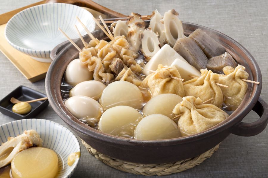 Du khách nên thử món lẩu xiên que (Oden) tiện lợi nhưng cũng không kém phần ngon miệng
