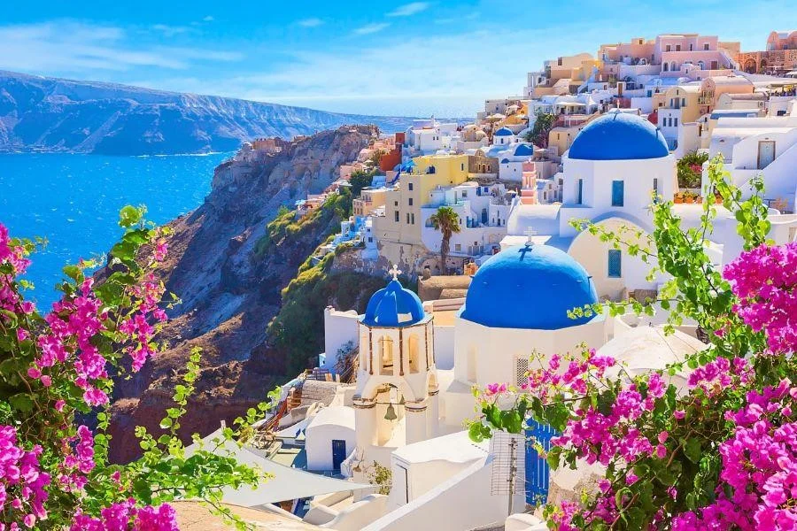 Santorini là một hòn đảo xinh đẹp nằm tại miền Nam của vùng biển Aegean, Hy Lạp